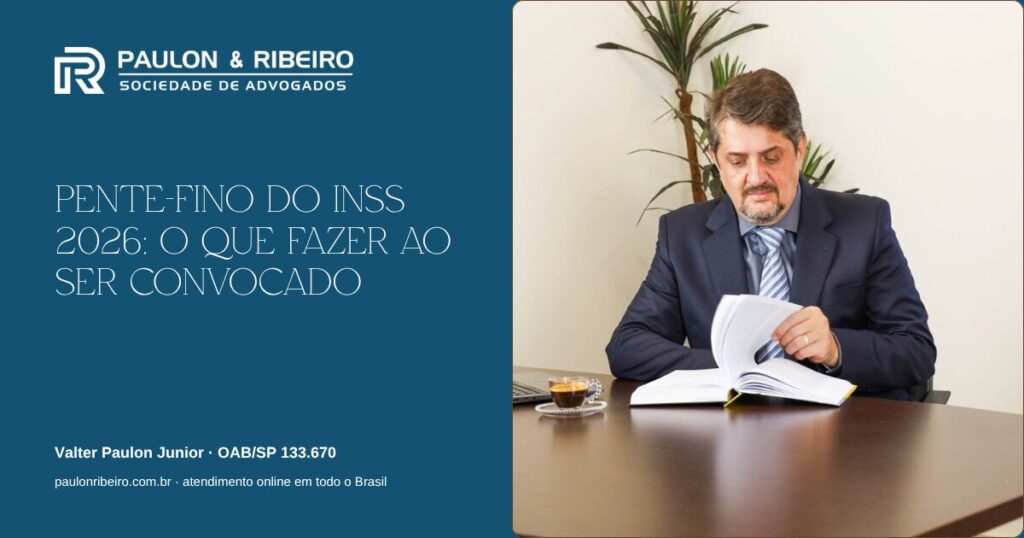 Valter Paulon Junior analisando documentos, capa do artigo sobre o pente-fino do INSS 2026